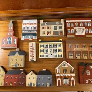 Lot of 11 Vintage Cat's Meow Assorted Village Pieces 80's & 90's - See Pics